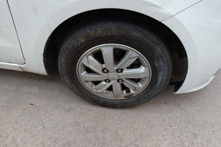 Used Kia K2 2015 Sedan 1.4L Automatic GLS Right Front Wheel Hub