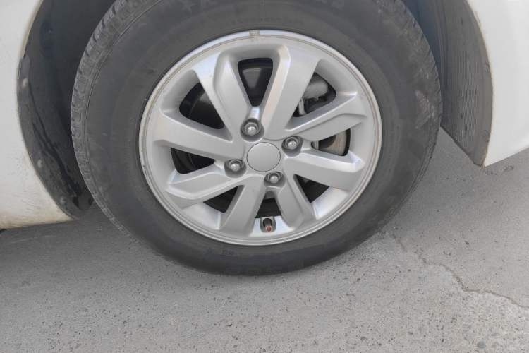 Used Kia K2 2015 Sedan 1.4L MT GLS Right Front Wheel Hub