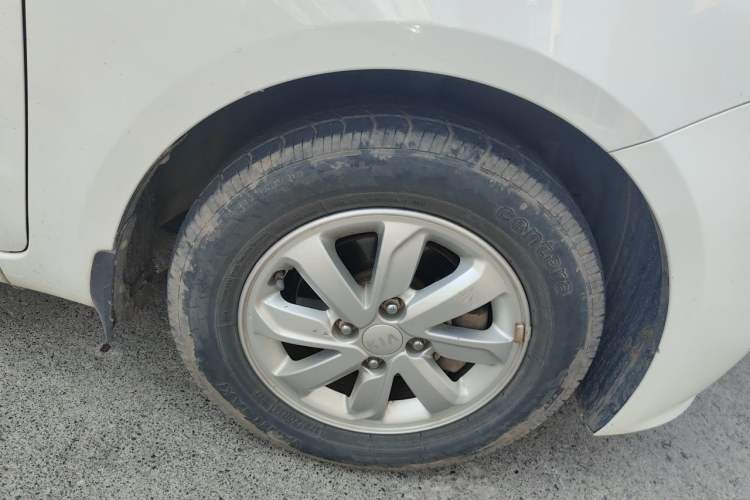 Used Kia K2 2015 Sedan 1.4L MT GLS Right Front Wheel Hub
