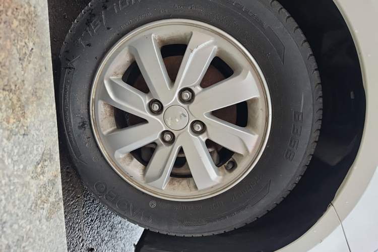 Used Kia K2 2015 Sedan 1.4L MT GLS Right Front Wheel Hub