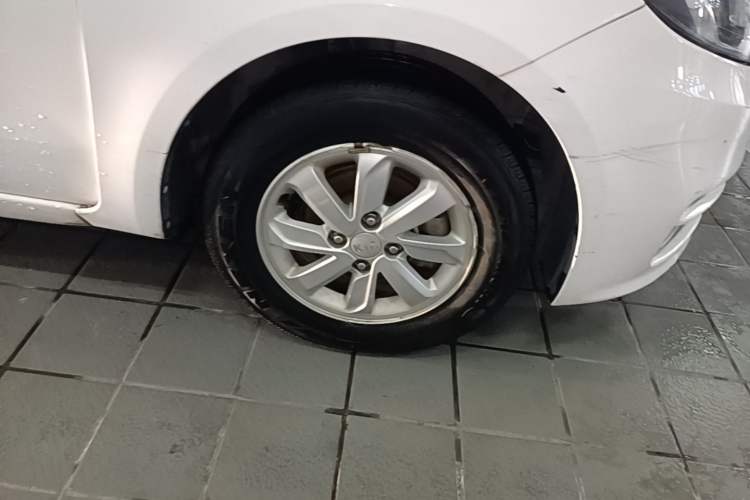 Used Kia K2 2015 Sedan 1.4L MT GLS Right Front Wheel Hub