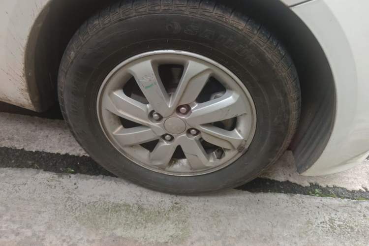 Used Kia K2 2015 Sedan 1.4L MT GLS Right Front Wheel Hub
