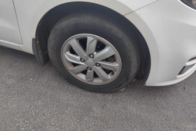 Used Kia K2 2015 Sedan 1.4L MT GLS Right Front Wheel Hub