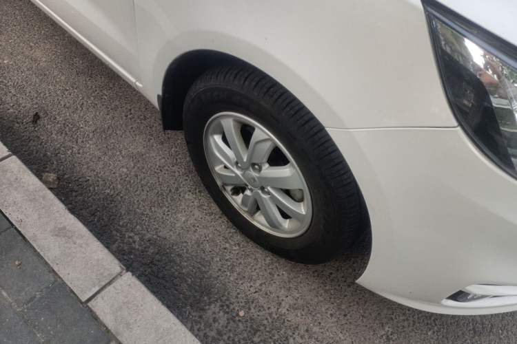 Used Kia K2 2015 Sedan 1.4L Automatic GLS Right Front Wheel Hub