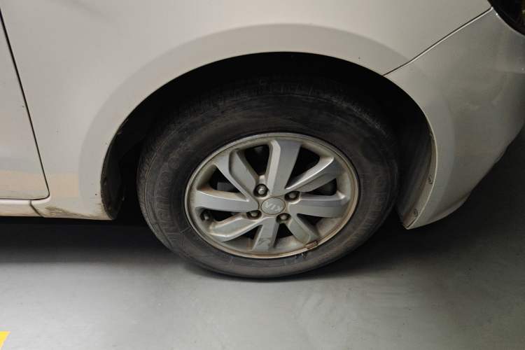 Used Kia K2 2015 Sedan 1.4L MT GLS Right Front Wheel Hub