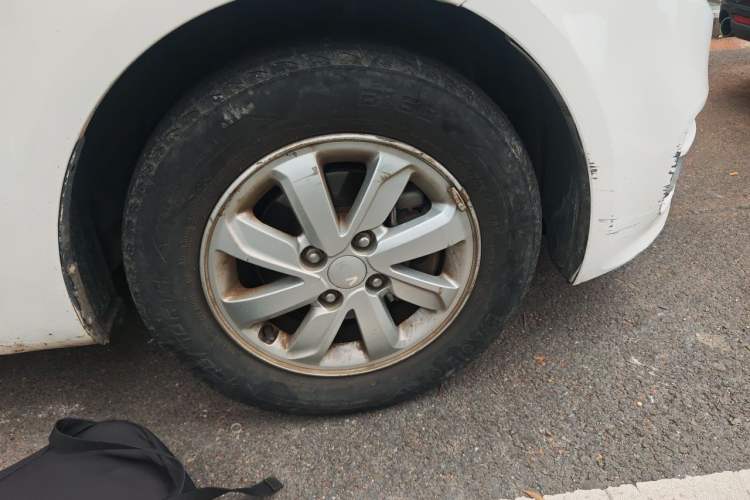 Used Kia K2 2015 Sedan 1.4L MT GLS Right Front Wheel Hub