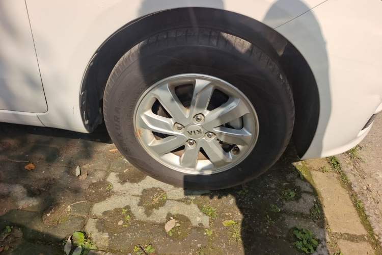 Used Kia K2 2015 Sedan 1.4L MT GLS Right Front Wheel Hub