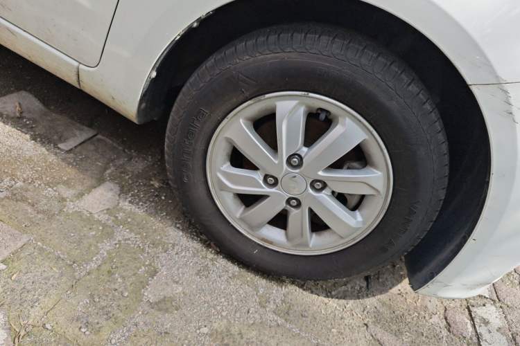 Used Kia K2 2015 Sedan 1.4L MT GLS Right Front Wheel Hub