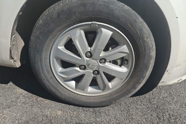 Used Kia K2 2015 Sedan 1.4L MT GLS Right Front Wheel Hub