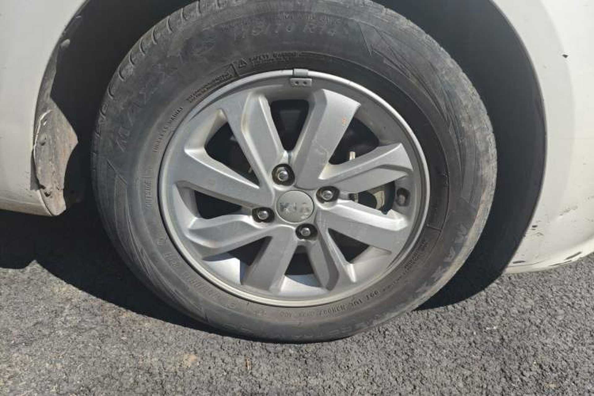 Used Kia K2 2015 Sedan 1.4L MT GLS Right Front Wheel Hub