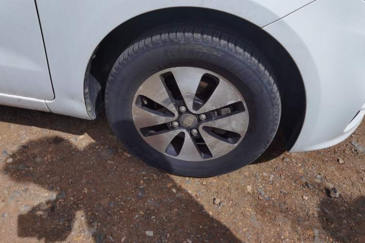 Used Kia K2 2015 Sedan 1.4L Automatic GLS Right Front Wheel Hub