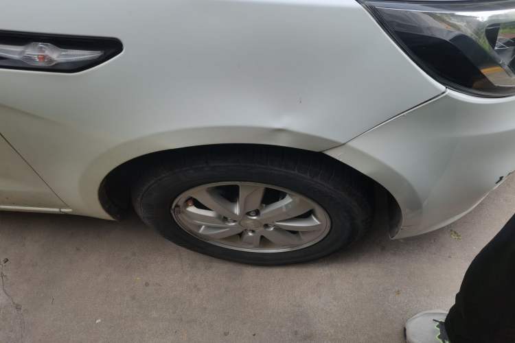 Used Kia K2 2015 Sedan 1.4L MT GLS Right Front Wheel Hub