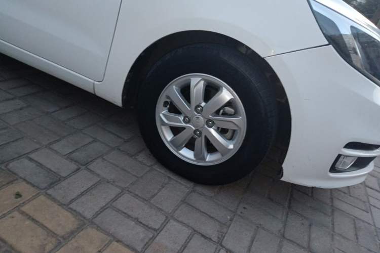 Used Kia K2 2015 Sedan 1.4L MT GLS Right Front Wheel Hub
