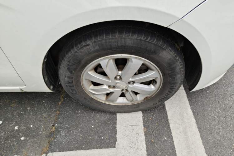 Used Kia K2 2015 Sedan 1.4L MT GLS Right Front Wheel Hub