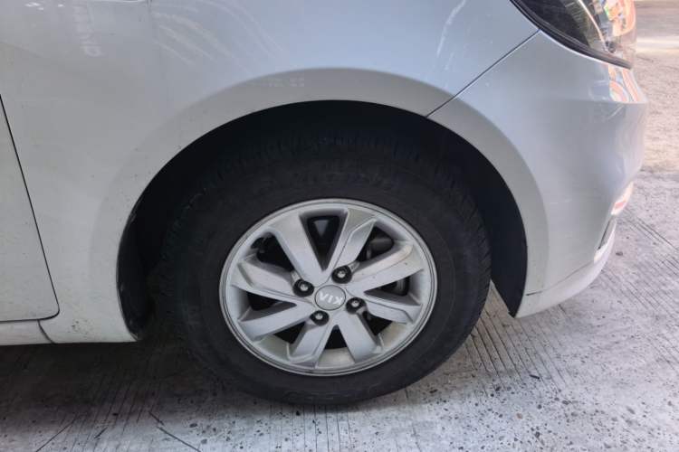 Used Kia K2 2015 Sedan 1.4L Automatic GLS Right Front Wheel Hub