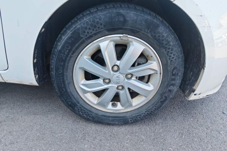 Used Kia K2 2015 Sedan 1.4L MT GLS Right Front Wheel Hub