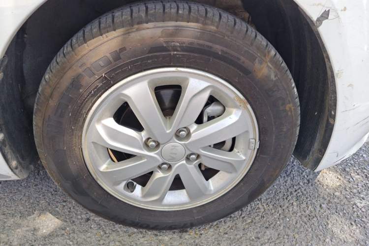 Used Kia K2 2015 Sedan 1.4L MT GLS Right Front Wheel Hub