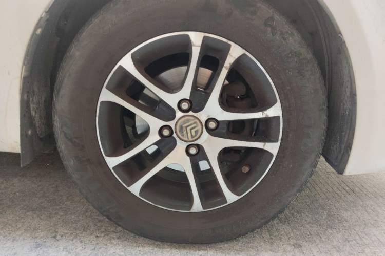 Used Kia K2 2015 Sedan 1.4L Automatic GLS Right Front Wheel Hub