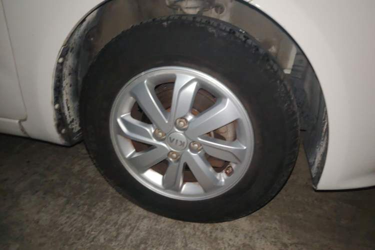 Used Kia K2 2015 Sedan 1.4L Automatic GLS Right Front Wheel Hub