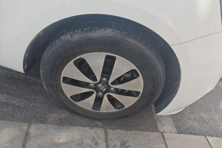 Used Kia K2 2015 Sedan 1.4L MT GLS Right Front Wheel Hub