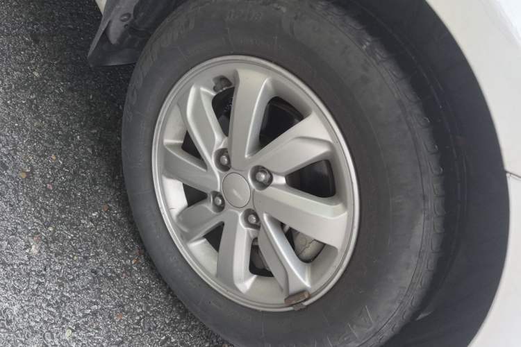 Used Kia K2 2015 Sedan 1.4L MT GLS Right Front Wheel Hub