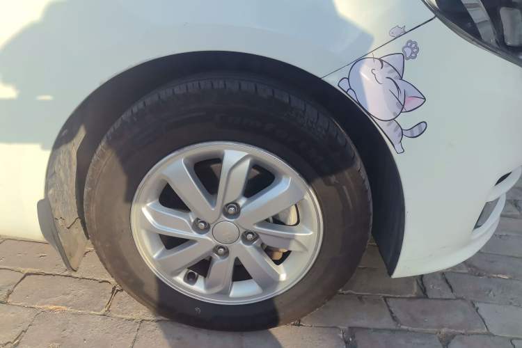 Used Kia K2 2015 Sedan 1.4L MT GLS Right Front Wheel Hub