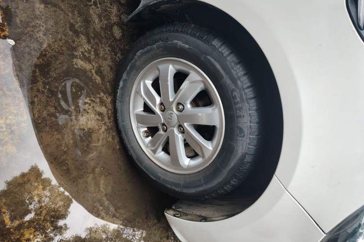 Used Kia K2 2015 Sedan 1.4L MT GLS Right Front Wheel Hub