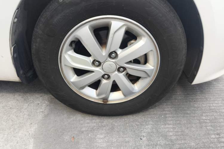 Used Kia K2 2015 Sedan 1.4L MT GLS Right Front Wheel Hub