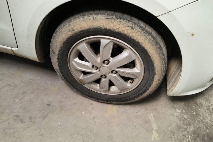 Used Kia K2 2015 Sedan 1.4L MT GLS Right Front Wheel Hub