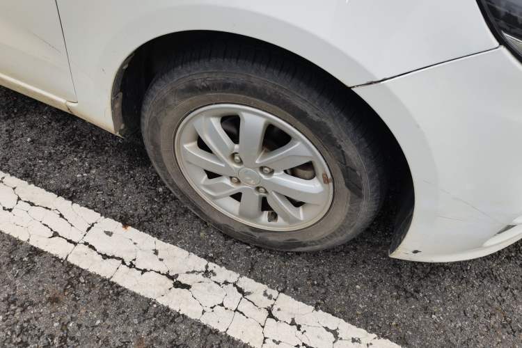 Used Kia K2 2015 Sedan 1.4L MT TOP Right Front Wheel Hub