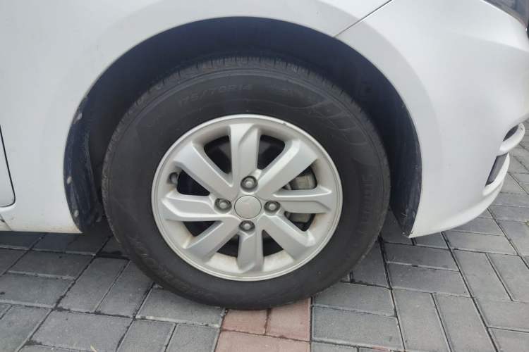 Used Kia K2 2015 Sedan 1.4L MT GLS Right Front Wheel Hub