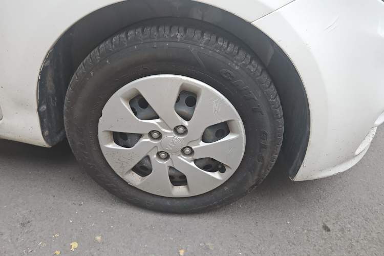 Used Kia K2 2015 Sedan 1.4L Automatic GLS Right Front Wheel Hub