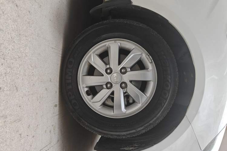 Used Kia K2 2015 Sedan 1.4L Automatic GLS Right Front Wheel Hub