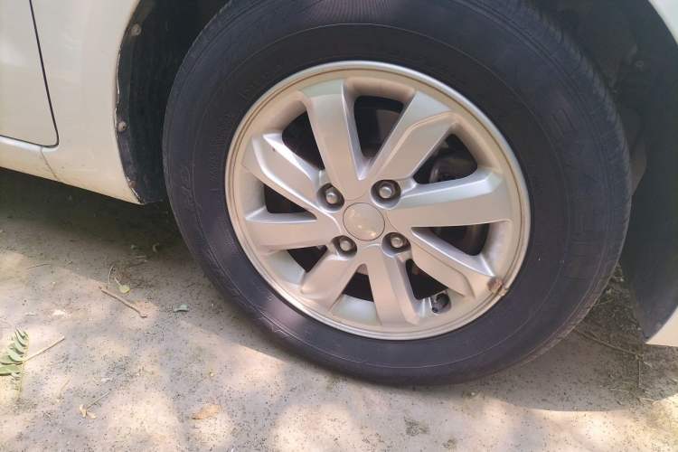 Used Kia K2 2015 Sedan 1.4L MT GLS Right Front Wheel Hub