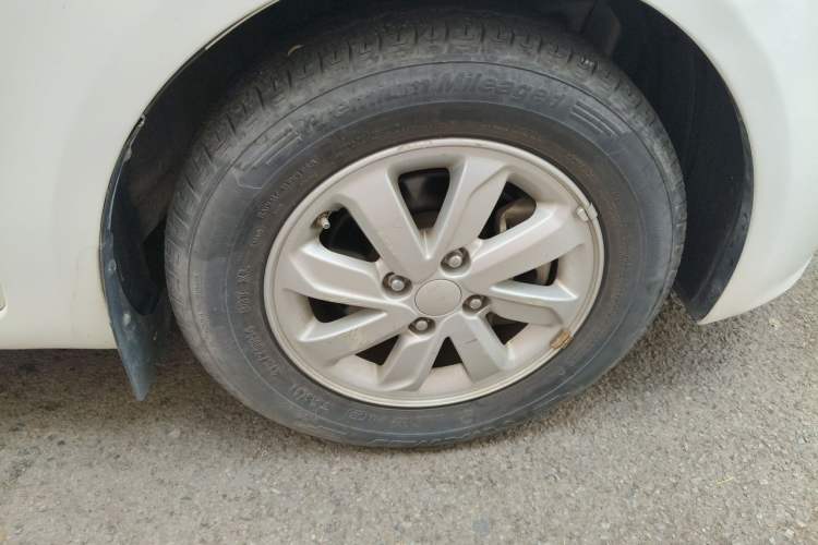 Used Kia K2 2015 Sedan 1.4L MT GLS Right Front Wheel Hub