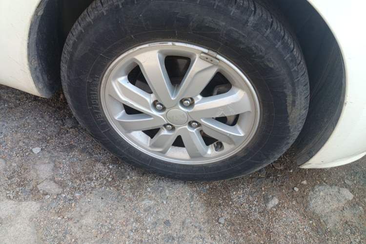 Used Kia K2 2015 Sedan 1.4L MT GLS Right Front Wheel Hub