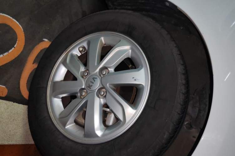 Used Kia K2 2015 Sedan 1.4L Automatic GLS Right Front Wheel Hub