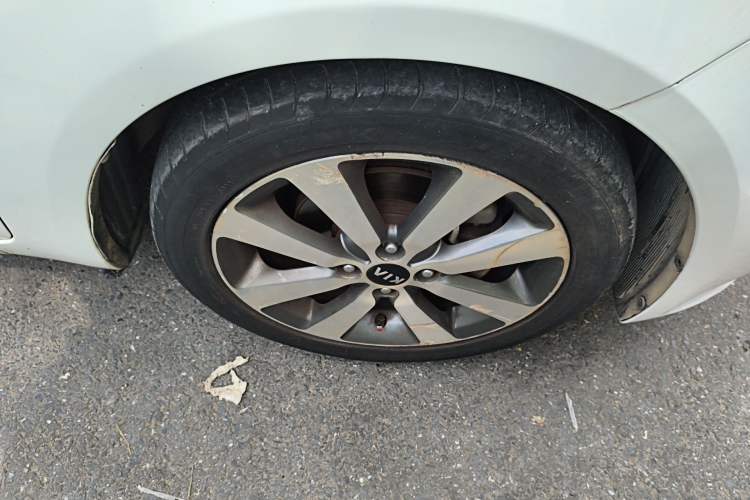 Used Kia K2 2015 Sedan 1.6L Automatic Transmission Premium Right Front Wheel Hub