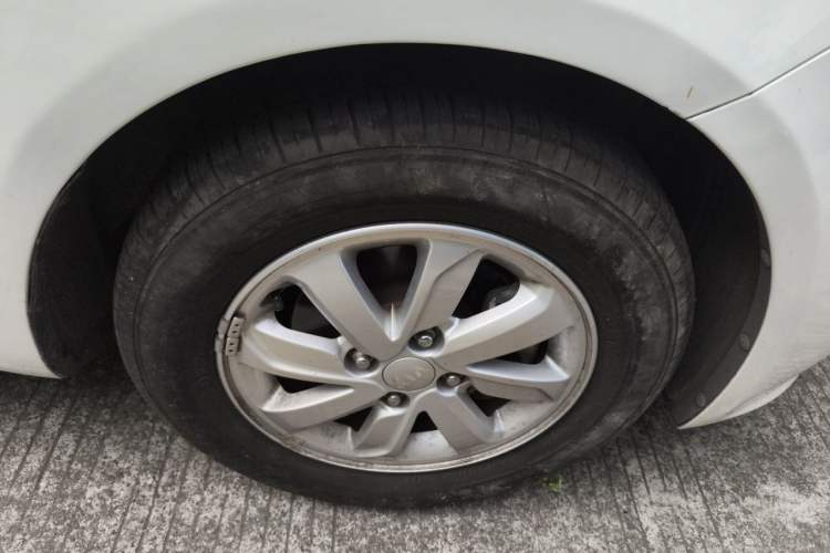 Used Kia K2 2015 Sedan 1.4L Automatic GLS Right Front Wheel Hub
