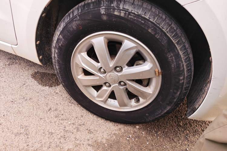 Used Kia K2 2015 Sedan 1.4L MT GLS Right Front Wheel Hub