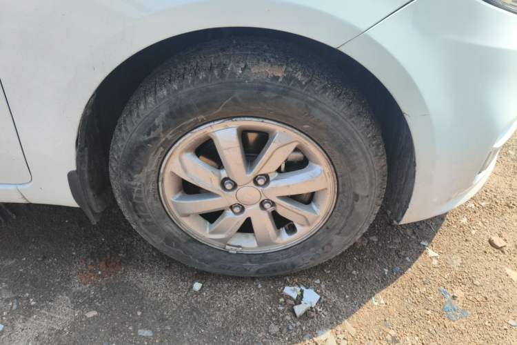 Used Kia K2 2015 Sedan 1.4L MT GLS Right Front Wheel Hub