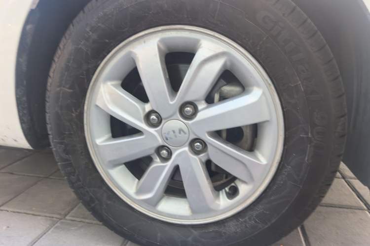 Used Kia K2 2015 Sedan 1.4L Manual Transmission GL Right Front Wheel Hub