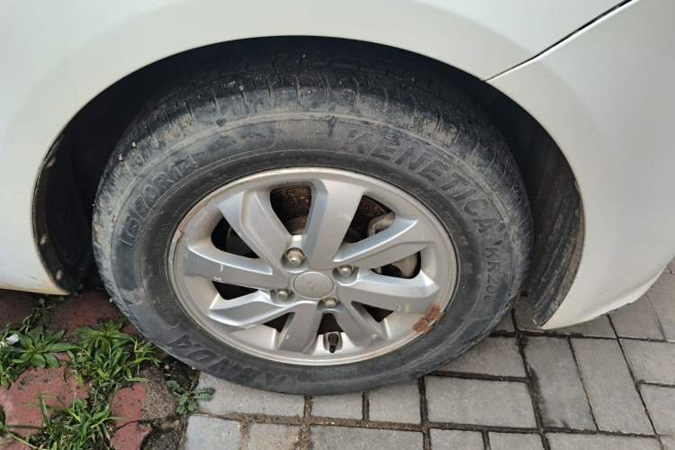 Used Kia K2 2015 Sedan 1.4L MT GLS Right Front Wheel Hub