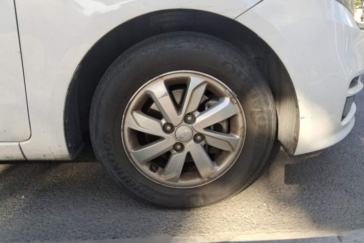 Used Kia K2 2015 Sedan 1.4L Automatic GLS Right Front Wheel Hub