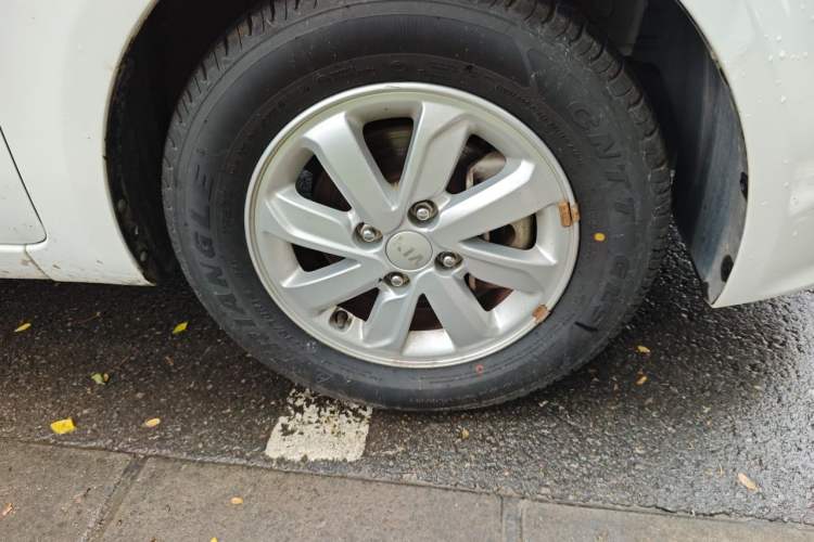 Used Kia K2 2015 Sedan 1.4L MT GLS Right Front Wheel Hub
