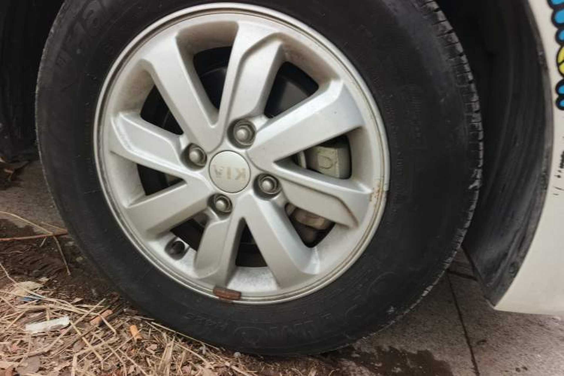 Used Kia K2 2015 Sedan 1.4L Automatic GLS Right Front Wheel Hub