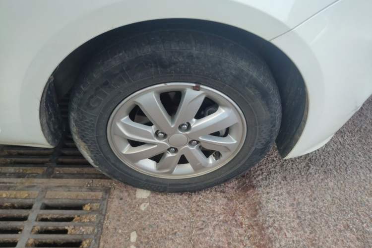 Used Kia K2 2015 Sedan 1.4L Automatic GLS Right Front Wheel Hub