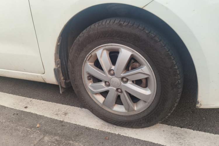 Used Kia K2 2015 Sedan 1.4L MT GLS Right Front Wheel Hub