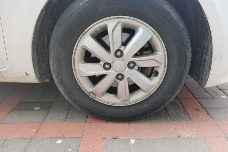 Used Kia K2 2015 Sedan 1.4L MT GLS Right Front Wheel Hub