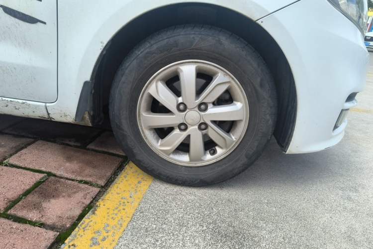 Used Kia K2 2015 Sedan 1.4L MT GLS Right Front Wheel Hub
